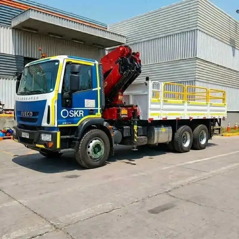 Arriendo de Camión Pluma 6.4 Ton. IVECO modelo Camión Eurocargo 260E y Grúa PK 32080 en SK Rental con cobertura nacional.